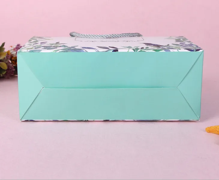 Подарочная бумажная коробка с защитой от УФ излучения для обработки поверхности