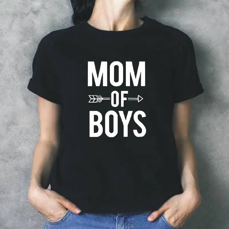 

Футболка женская с надписью «MOM OF BOYS»