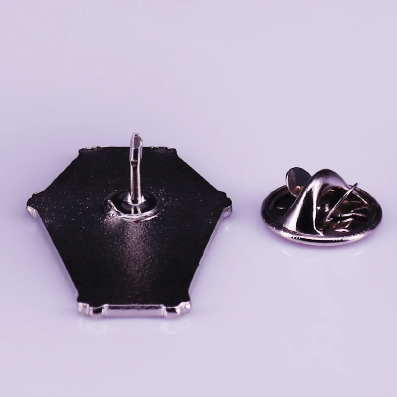 Эмалированная брошь в виде гроба стиле фильма странная и необычная готические