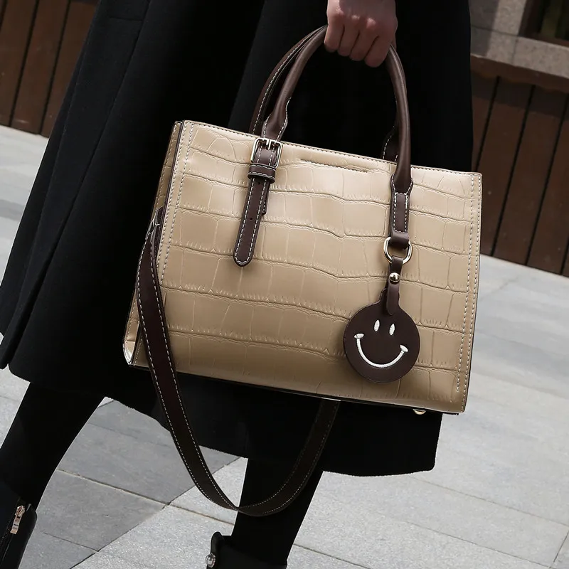 

Роскошный бренд 100% натуральная кожа модные аксессуары для смайликов вместительная сумка-тоут универсальная сумка-мессенджер на одно плечо