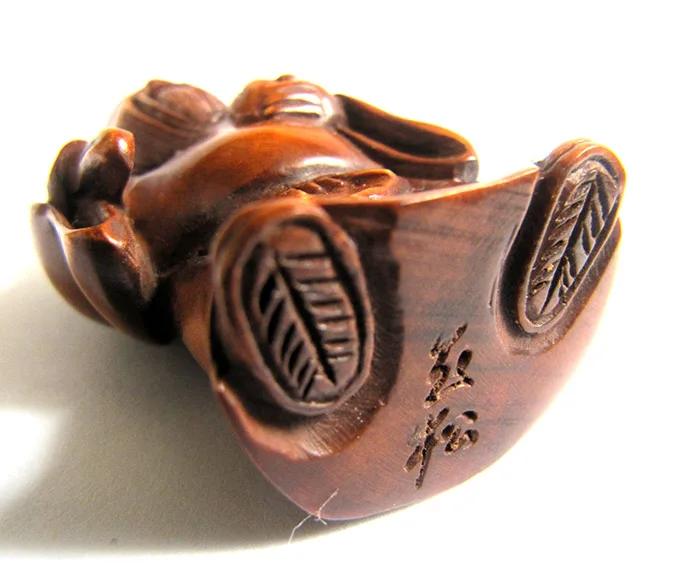 

Y2955 - 2" Hand Carved Japanese Boxwood Netsuke Figurine Carving: Turtle God of Longevity