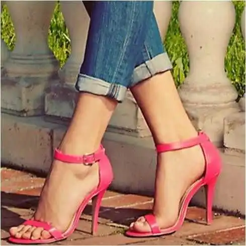 

Color matching button High Heel Sandals