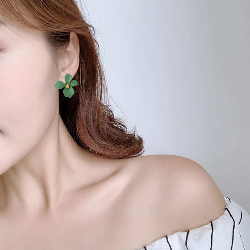 Новые изысканные серьги в виде цветов корейские личные характерные с жемчугом и