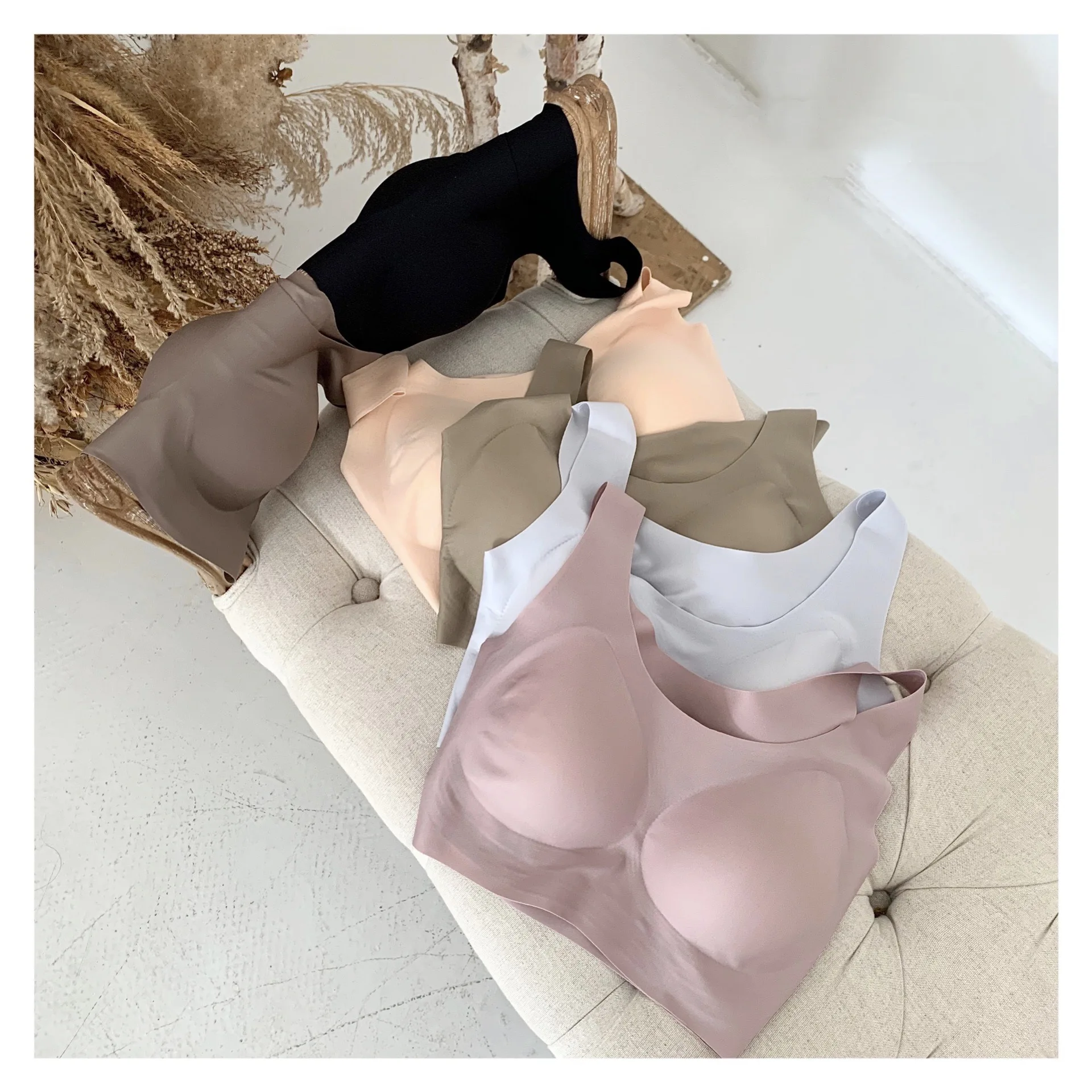 

Underwear Women's Small Chest Is Large and Thickened. New Gathered Non Steel Ring Adjustable Bra Sexy High-end Lace Bra