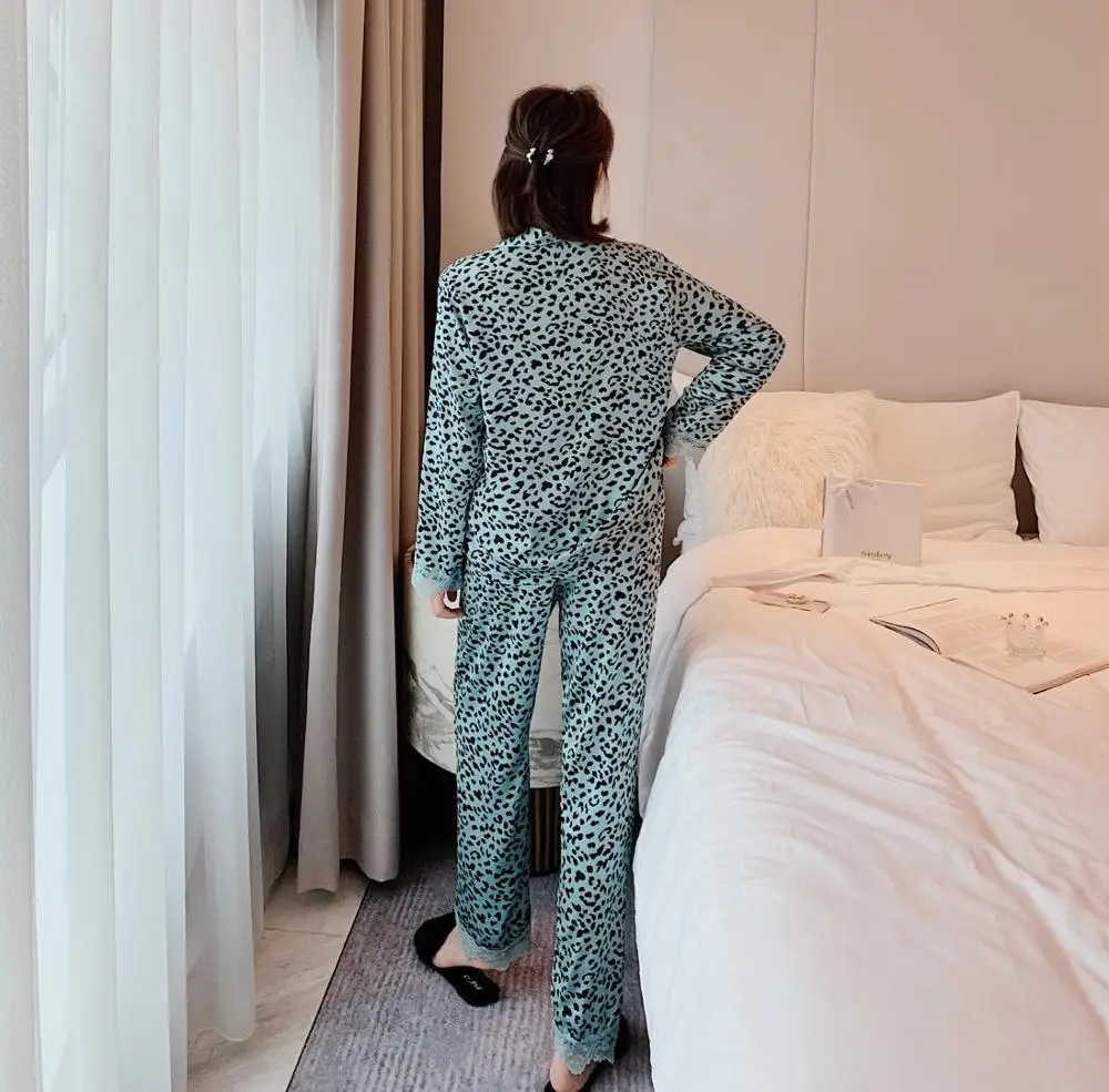

Women Silk Pajama Sets Satin Leopar Sleepwear Long Sleeve Large Size Fashion Pajamas for Girl Nightwear Suit Home New Style 2020