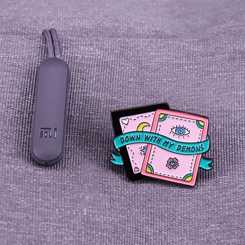 Эмалированная брошь с надписью Пух моими демонами на Таро|Броши| |