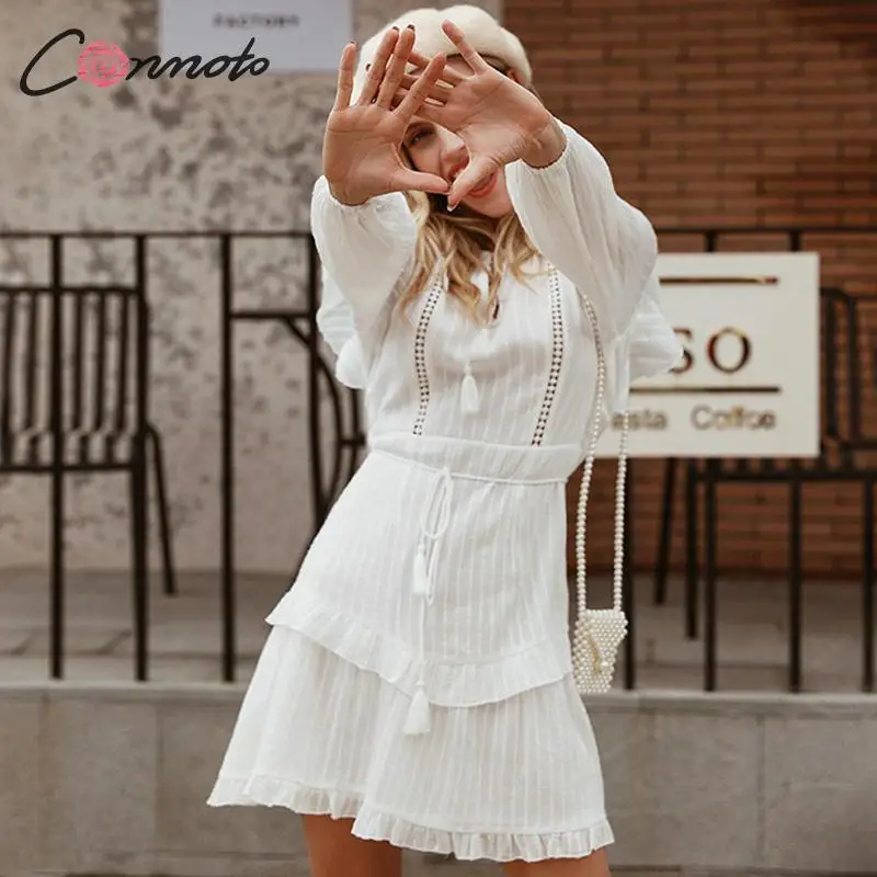 Conmoto Зимнее платье кисточка с вырезом рукавами фонариками однотонное белое