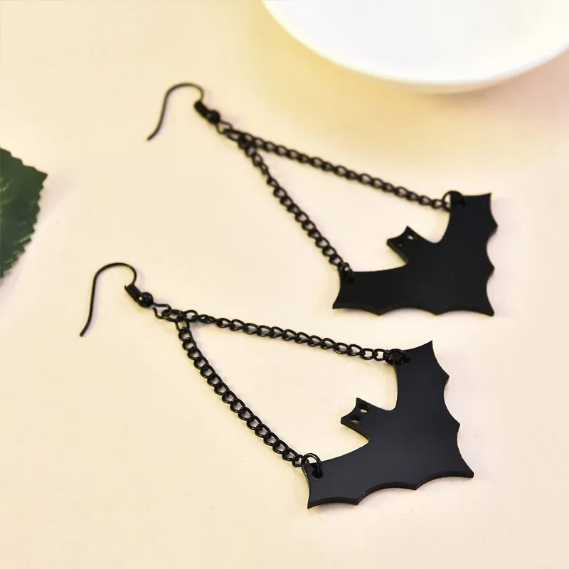 

Long Bat Earrings for Women Personality Bats Chain Dangle Earring Punk Jewelry Halloween Party Ornaments Friends Halloween Gift