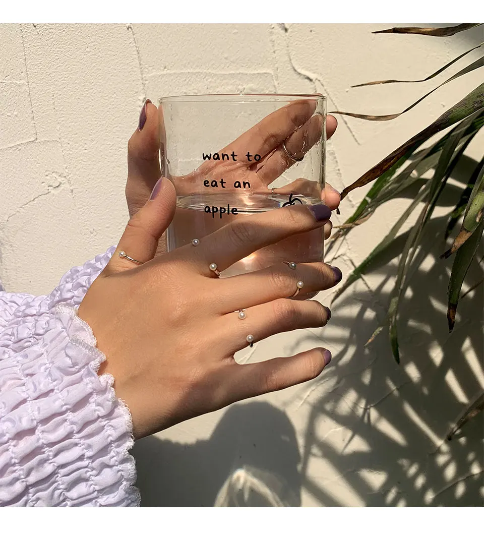 Минималистичные золотые кольца с двойными точками и открытым манжетом жемчужные