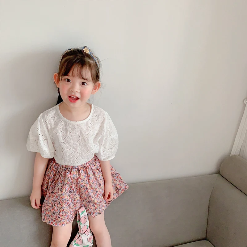 

2021 Summer New Children Wear Girl's Suit Fashion Korean Lace Hollow Top Plus Floral Skirt Two Piece Set Girl Cotton Dresses
