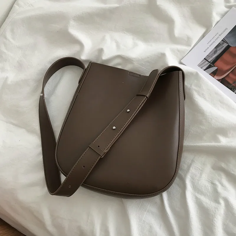 

2021 New Fashion Bucket Bag One Shoulder Large Capacity Crossbody Pack Solid Color Youth All-match Women Bag D997