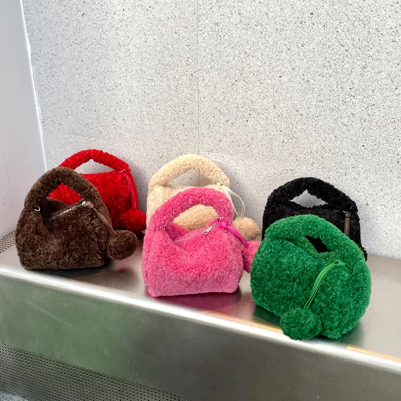 

2021 Winter Soft Green Designer Red Lamb Hair Pillow Bag Korea Fashion Chain Pillow Box Cute Girl Crossbody Shoulder Bag Women