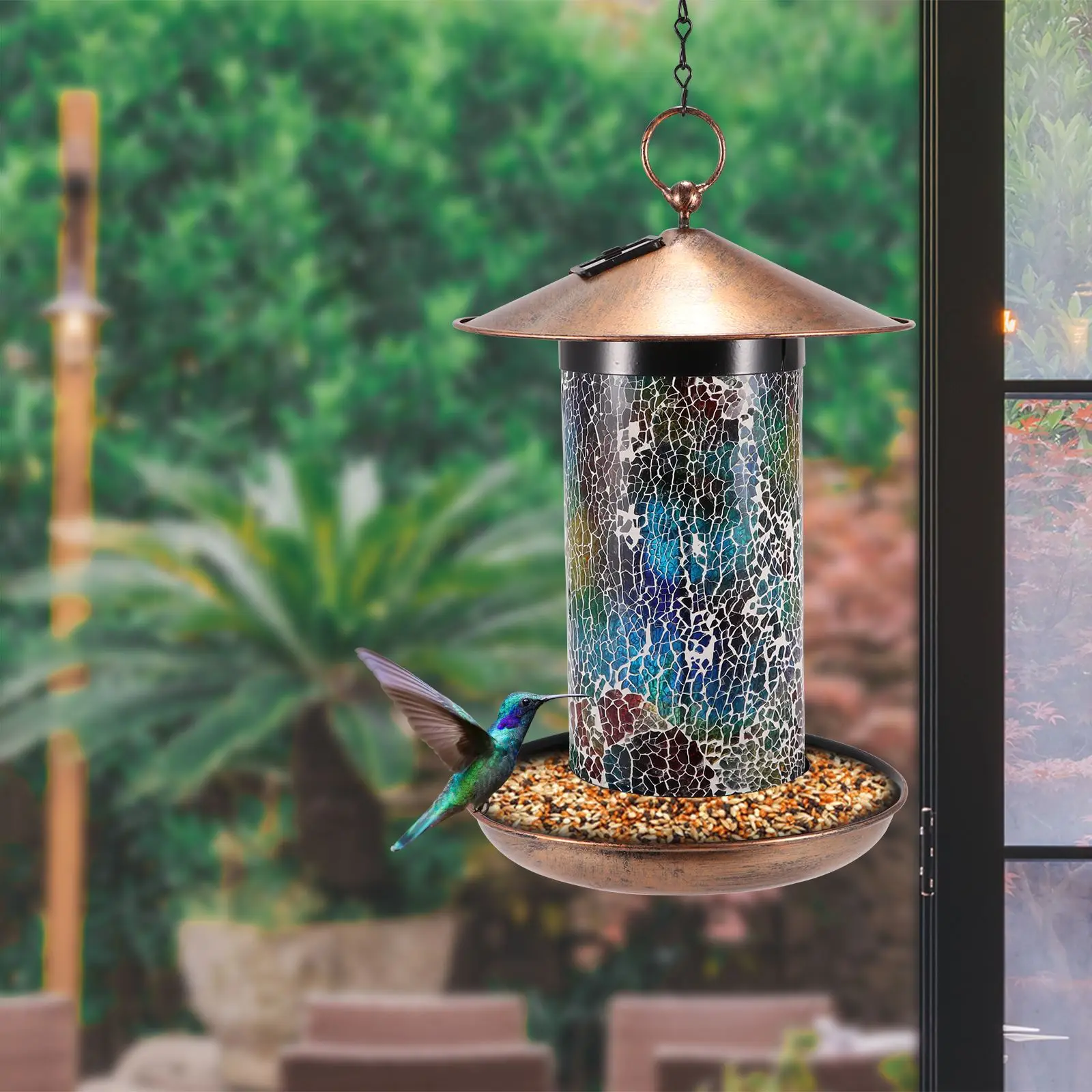 Из мозаичного стекла на солнечной батарее кормушка для птиц сада Двор открытый