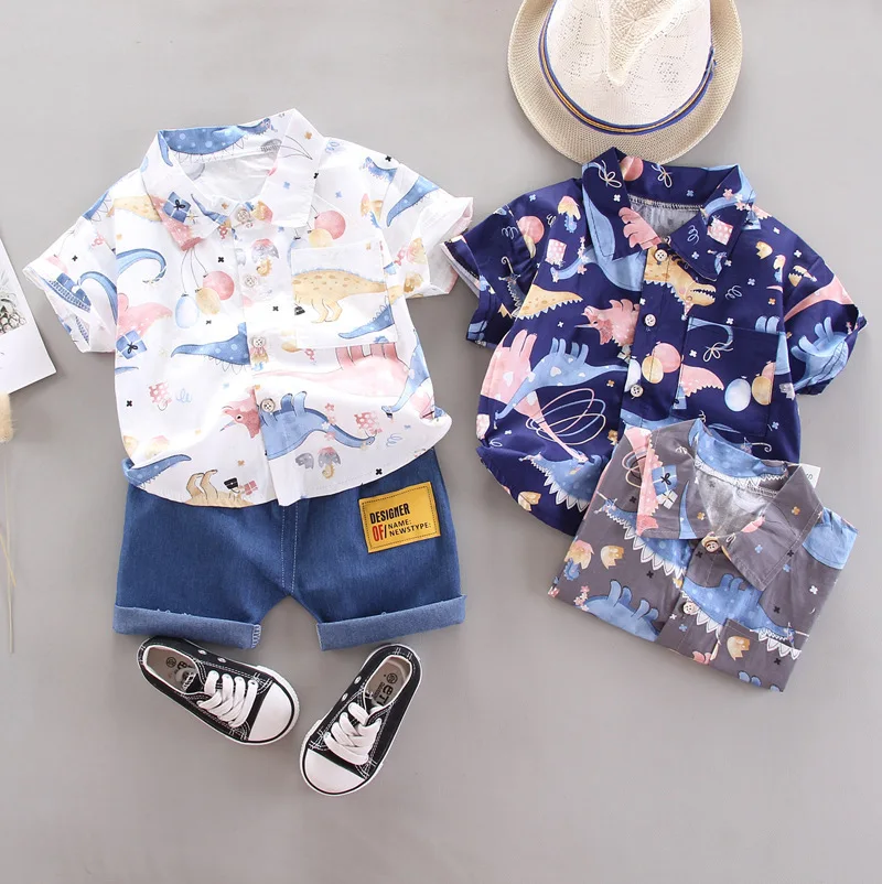 

Одежда для мальчиков, Новинка лета 2022, рубашка с коротким рукавом с изображением воздушного шара и динозавра, джинсовые шорты, костюм из дву...