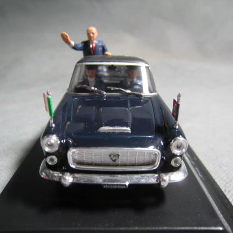 Литая модель автомобиля 1/43 LANCIA Rome 2009 с президентским обзором Napolitano металлический