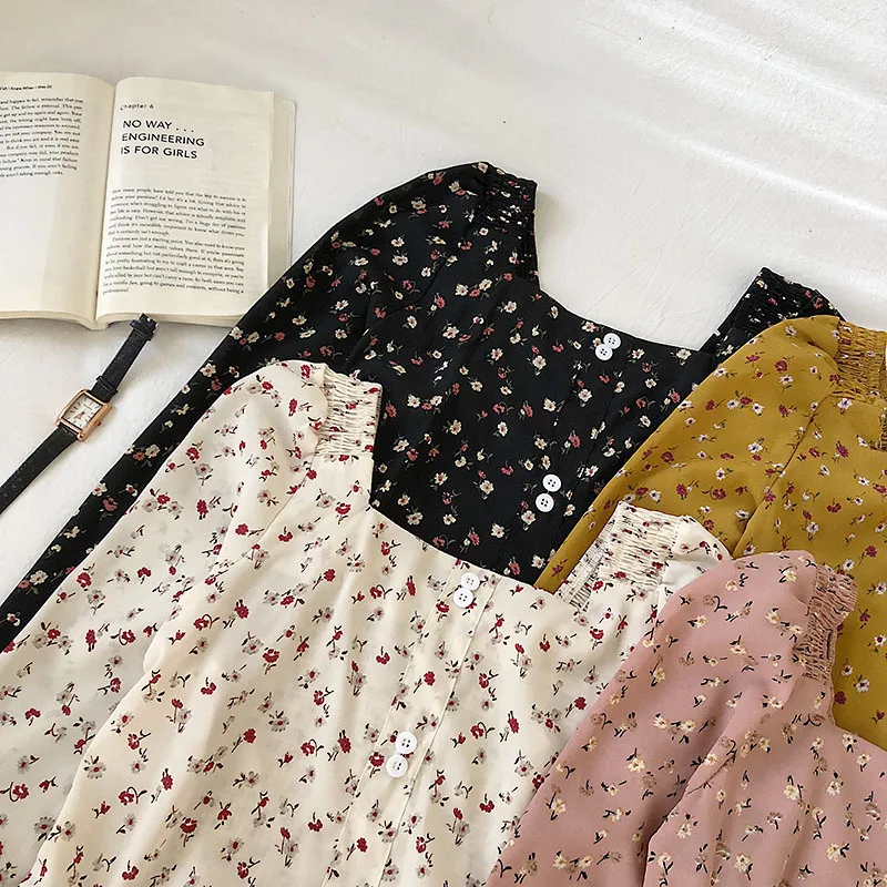 Женская блузка с цветочным принтом Only PLus длинным рукавом и v-образным вырезом на