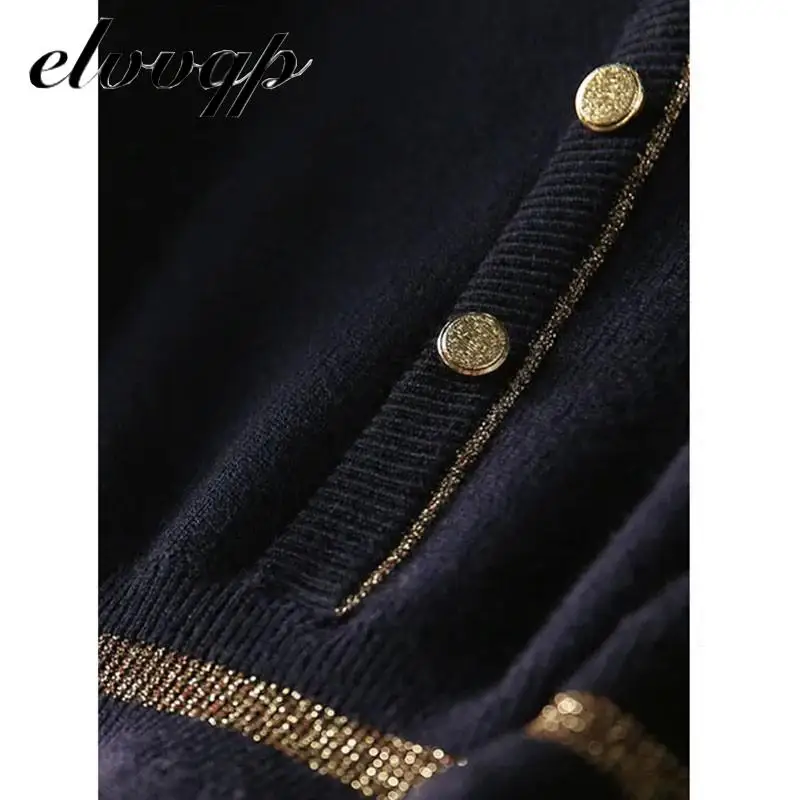 Женское трикотажное облегающее платье-свитер средней длины с круглым вырезом и