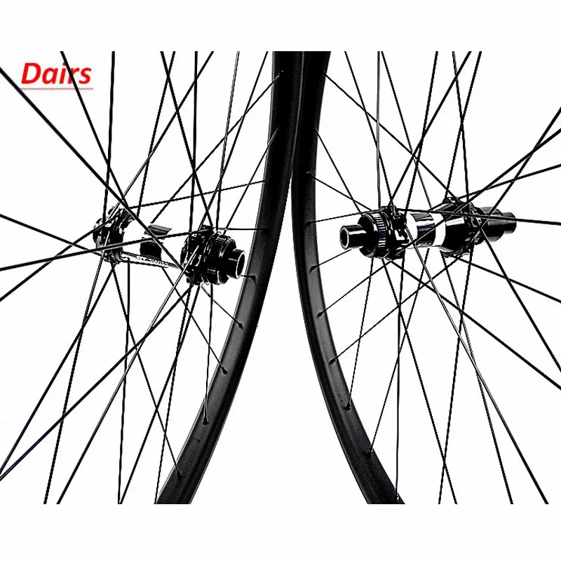 Колеса для горного велосипеда из карбона 27,5 дюймов с дисковыми тормозами, спицами 1420 DT 350 Central lock с обода 30x30 мм, в комплекте оси 110x15 и 148x12 BOOST, готовые к безкамерной установке.