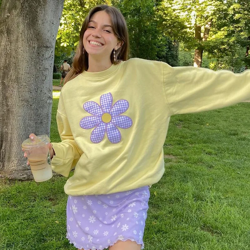 

2021 Fall New Flower Embroidery Sweatshirt Yellow Pullover Sweater Harajuku Loose Casual Fashion Pattern Printing Sweatshirt