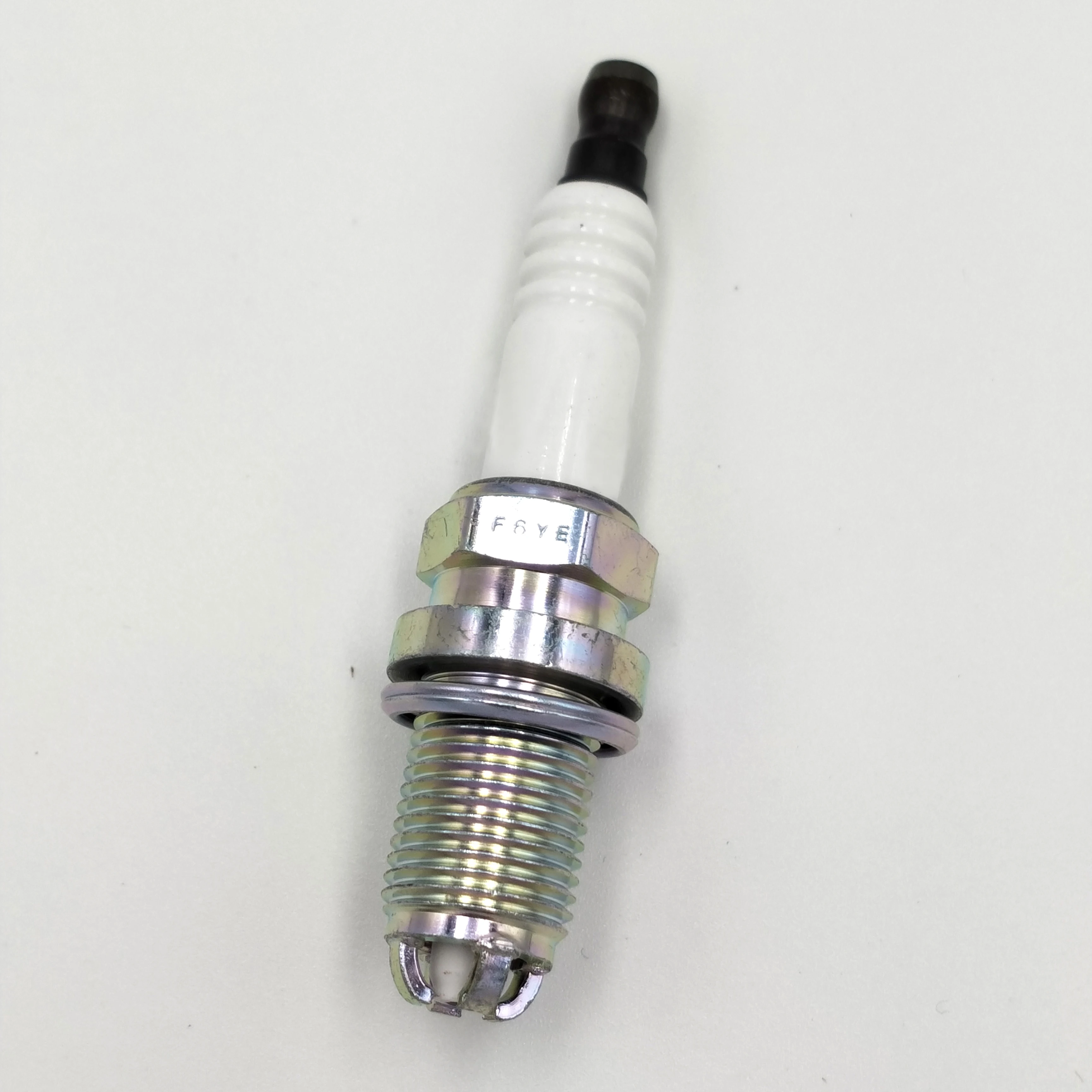 12120037607 4 шт./лот BKR6EQUP Свеча зажигания подходит для BMW M54 M62 E38 E65 E34 E36 E39 E46 Z3 320 528 |