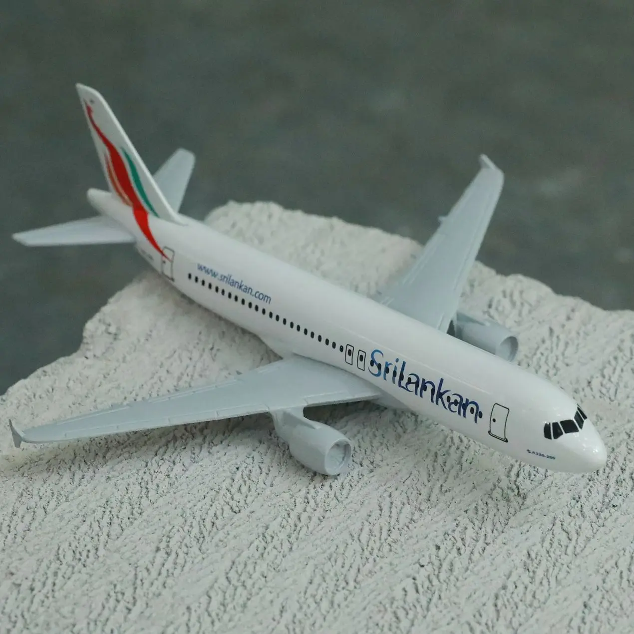 

Siri Lankan Airlines Airbus A320 Aircraft Model 6" Metal Airplane Diecast Mini Moto Collection Eduactional Toys for Children