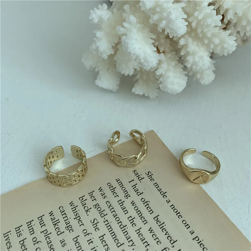 Женское геометрическое кольцо AOMU простое металлическое золотого и серебряного