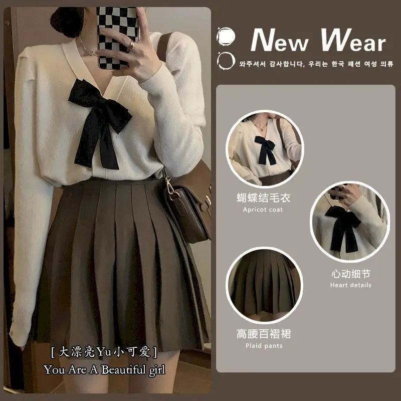 

Женский кардиган с V-образным вырезом и плиссированная юбка