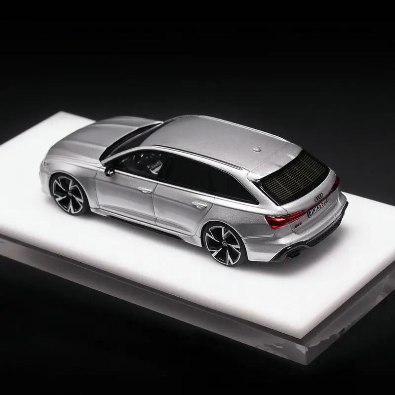 

1/64 AUDI RS6 Avant (C8)