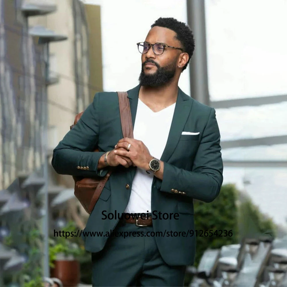 Мужской комплект из двух предметов сиреневый облегающий пиджак и брюки смокинг