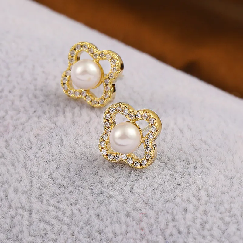 

UMQ 2022 New Fashion Earrings For Girlfriends