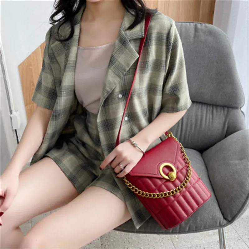 

Женская сумка, модные сумки-мессенджеры, женская дизайнерская роскошная сумка-мешок, новинка 2020, простая сумка-мешок с цепочкой, женская сум...