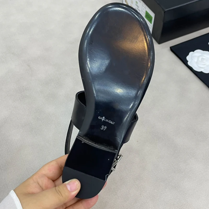 

French 100charei 2021 summer Flip Flop Sandals diamond logo cowhide sole comfortable anti slip design, with counter box dust bag