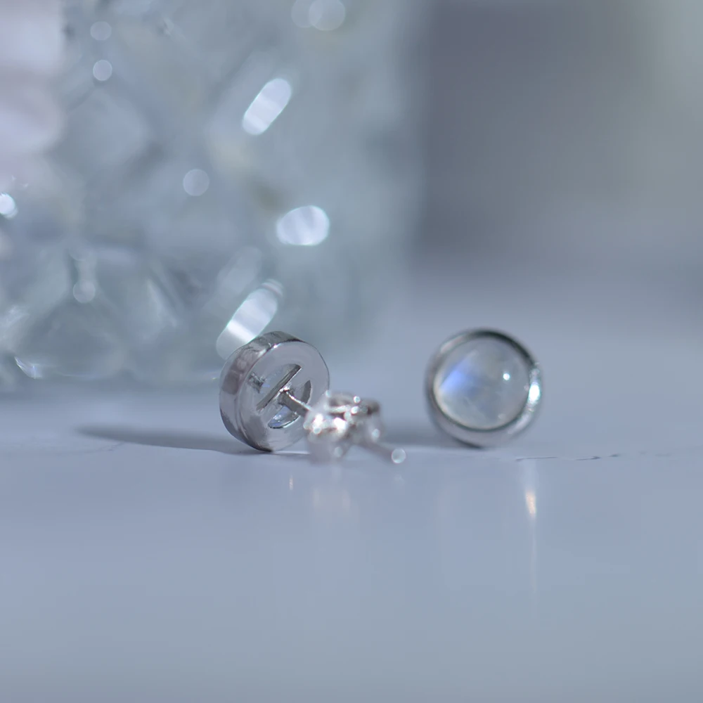 Женские серьги-гвоздики из серебра 925 пробы с натуральными драгоценными камнями |