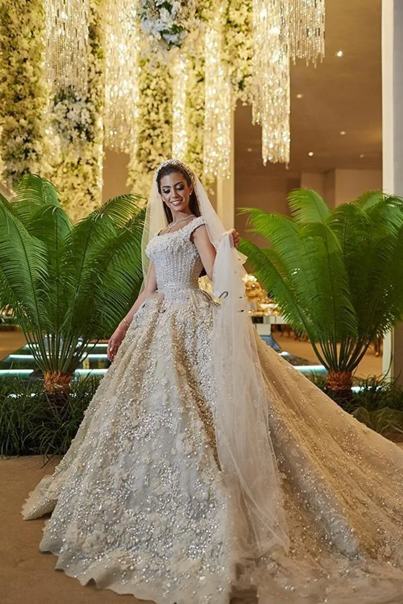 Luxury Ball Gown Wedding Dresses with 3D Appliques Beads Bridal Gowns Sequin Chapel Train Plus Size vestidos de novia