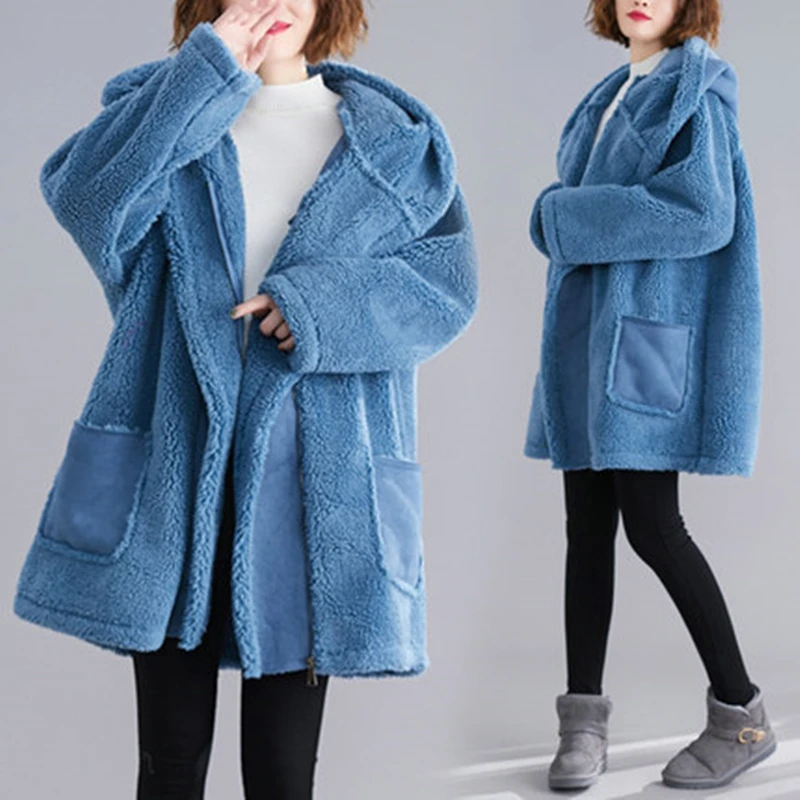 Женская замшевая куртка с капюшоном однотонная теплая плотная из овечьей шкуры