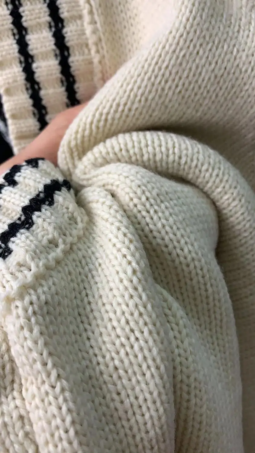 Женский трикотажный жилет теплый из искусственного меха без рукавов на осень и