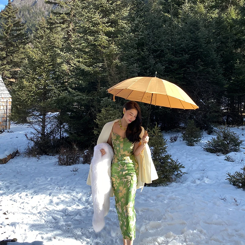 

Осеннее Золотое жаккардовое платье с V-образным вырезом на подтяжках 2021 Весенняя Женская приталенная сексуальная юбка