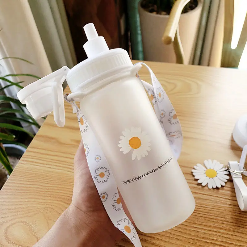 500 мл Kawaii маленькие маргаритки бутылка для молока и воды с соломинкой портативная