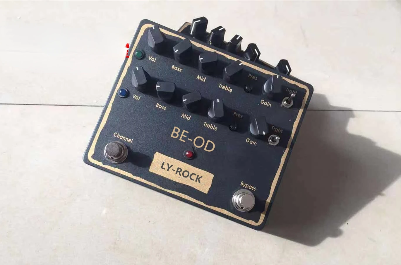 

LY-ROCK Fred Be Od Hand-rock Distortion Pedal Effect