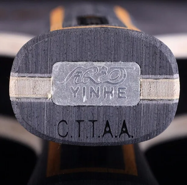 Ракетка для настольного тенниса из углеродного волокна