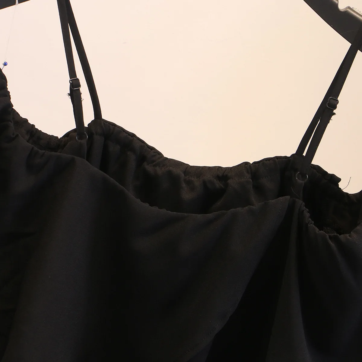 Женская свободная футболка на бретельках шифоновая размера плюс с оборками B19008