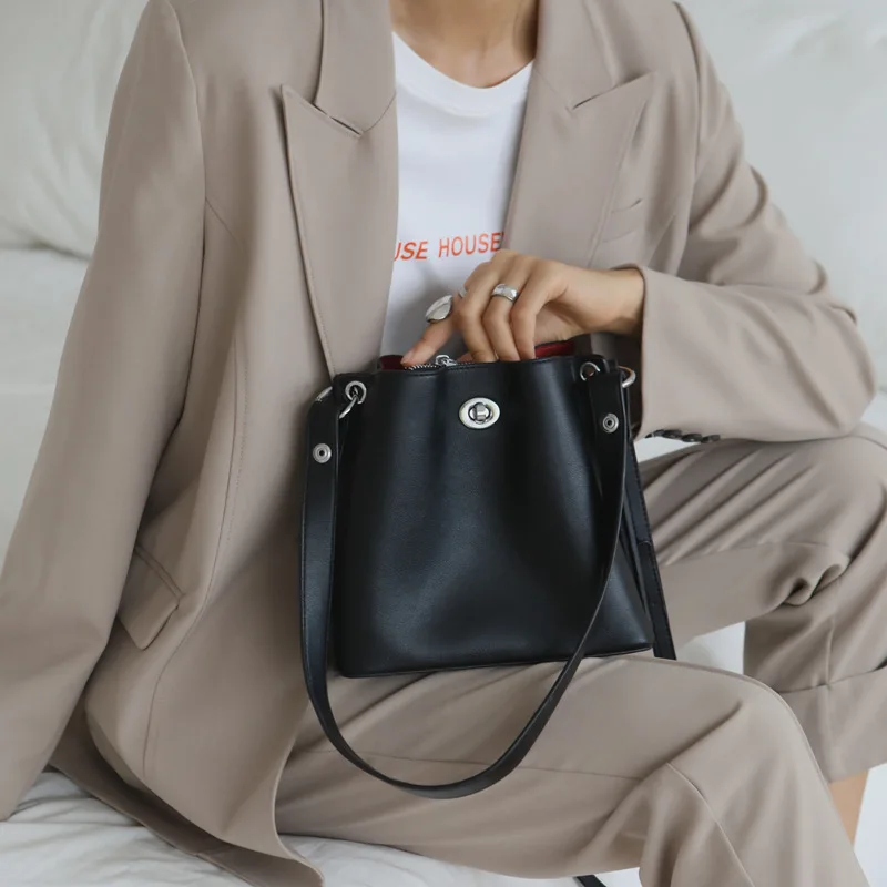 

Boutique recommendation 2021 new bucket color contrast simple large-capacity versatile shoulder bag underarm bag