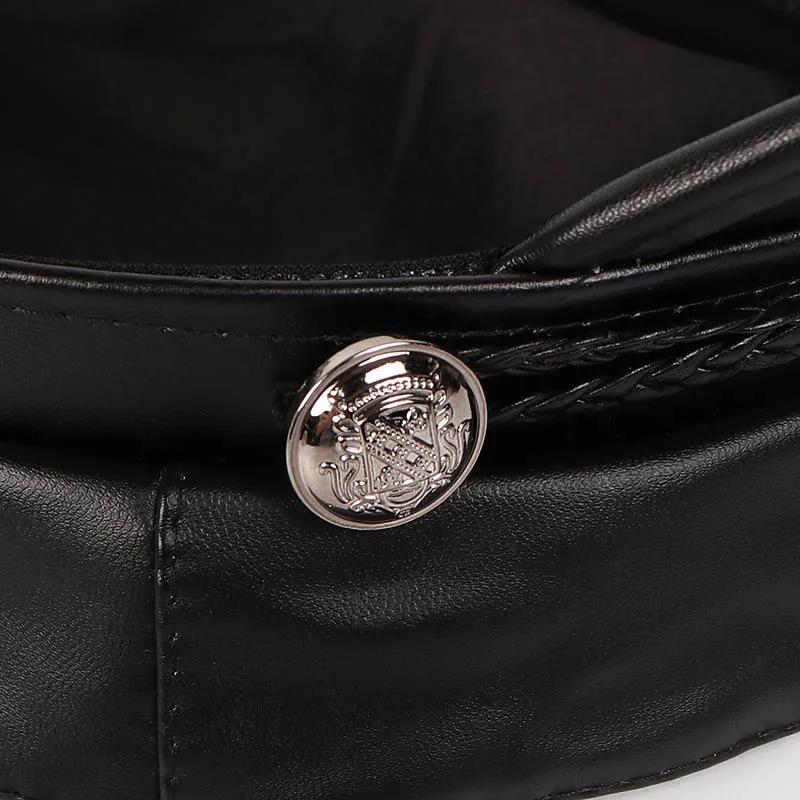 Кепка женская кожаная черная на осень/зиму 2020 | Аксессуары для одежды