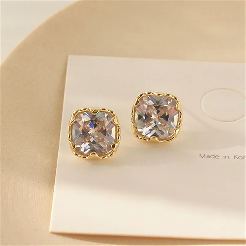 Темпераментные плавильные серьги девушка из смолы элегантные с жемчугом в виде