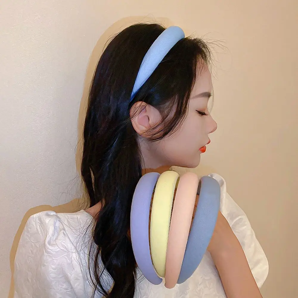 

Повязка на голову фланелевая с широкими краями и окантовкой