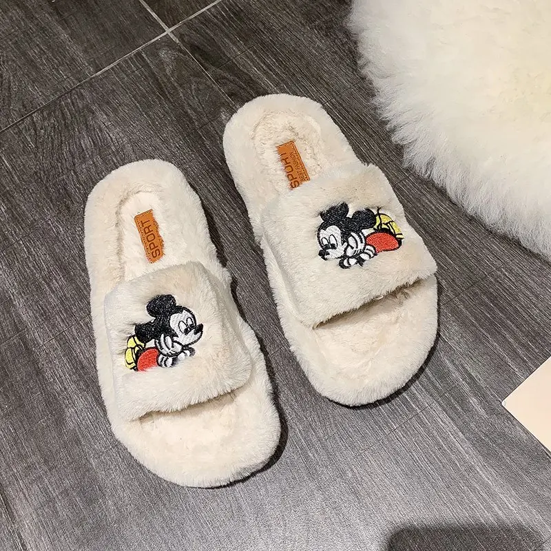 Пушистые женские меховые тапочки Нескользящие сланцы милая модная модель в