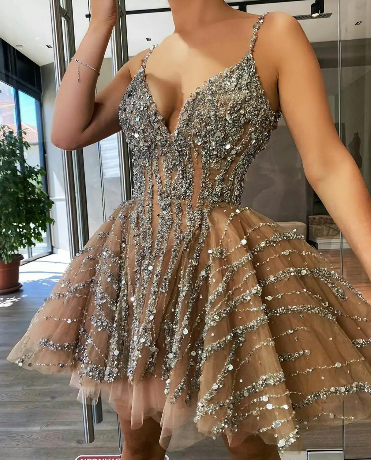 2020 Champagne Sequined Prom Dresses Spaghetti Straps Beading Plus Size Sexy Evening Gowns vestido de novia