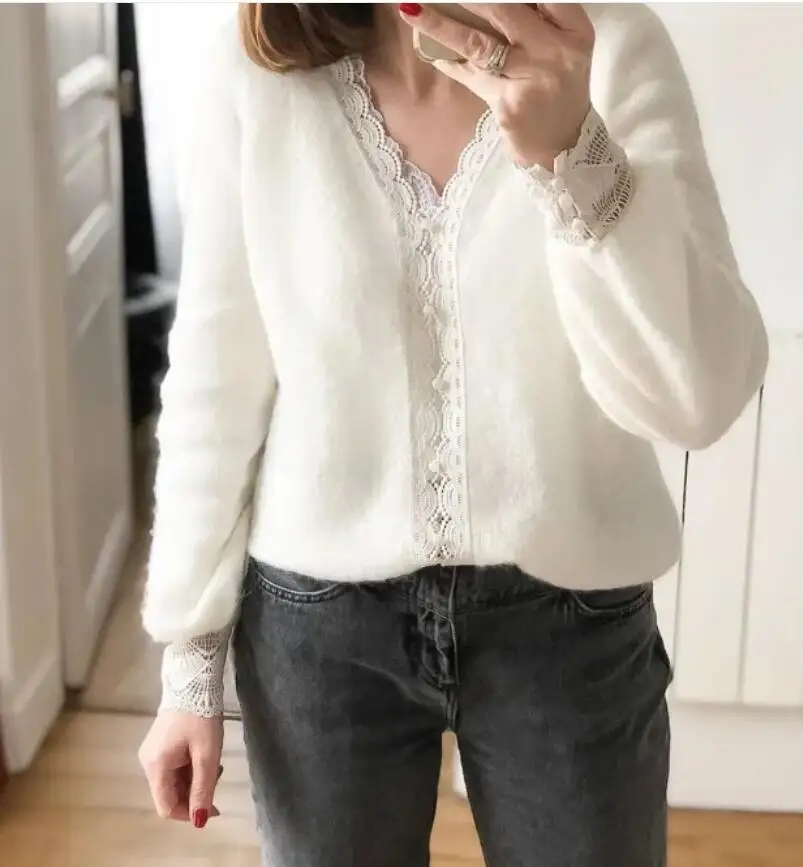 Женский мохеровый свитер на пуговицах с V образным вырезом| |