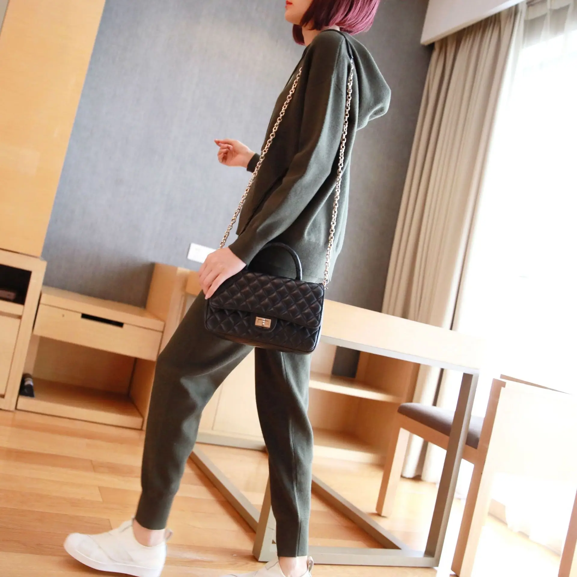 Женский трикотажный комплект из 2 предметов однотонный черный осенний |