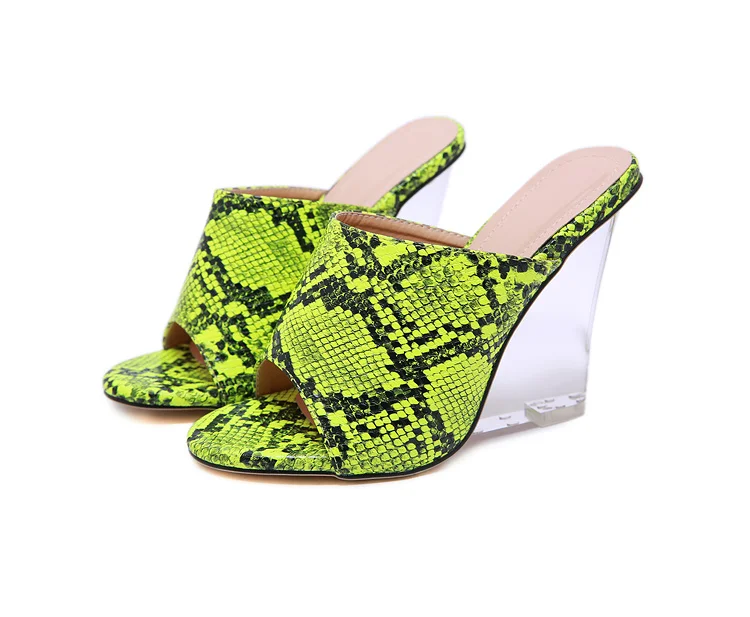 Eilyken/большие Size35-40; модные женские шлепанцы со змеиным узором; Цвет зеленый, оранжевый; пикантные вечерние шлепанцы на танкетке со стразами